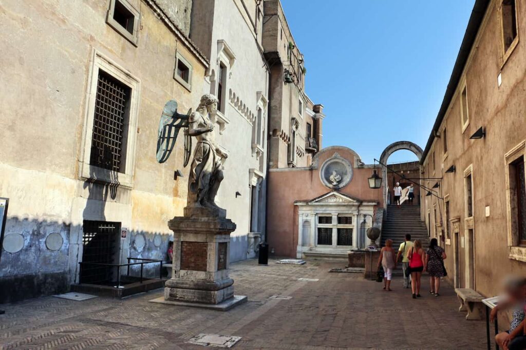 cour de l ange chateau saint ange rome